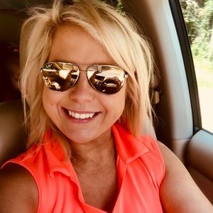 Meet your Posher, Casey